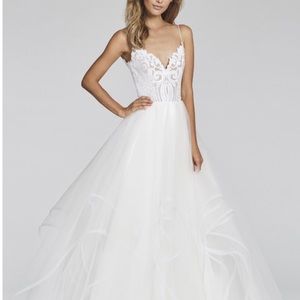 Hayley Paige wedding gown and vail, size 8, ivory